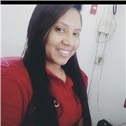 profesora de matemáticas financieras ayuda a niños de 6 grado en adelante